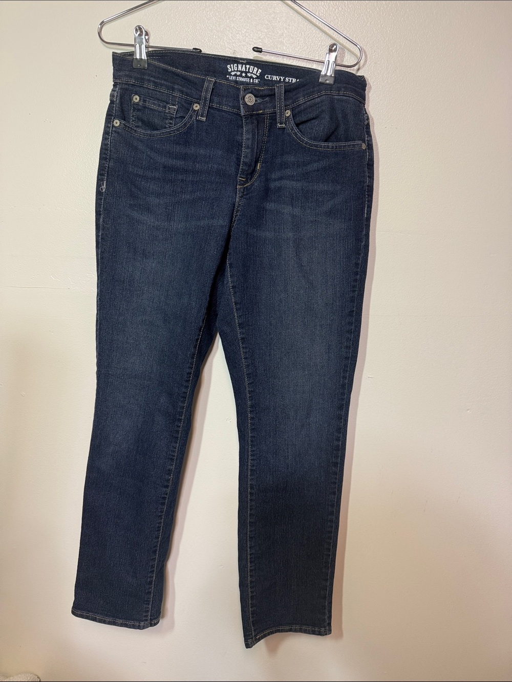 Signature by Levi Strauss Women’s Curvy Straight Jeans